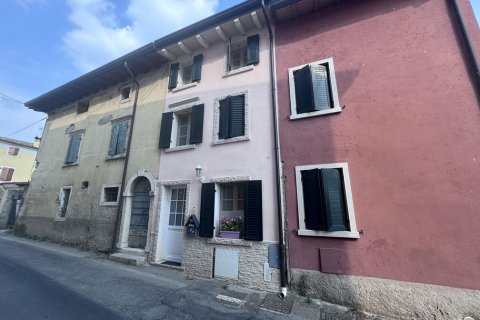 RUSTICO RISTRUTTURATO IN POSIZIONE CENTRALE NEL BORGO DI CEREDELLO