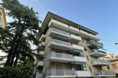 Appartamento con Terrazzo in Vendita a Verona in Borgo Trento Via Generale Giardino