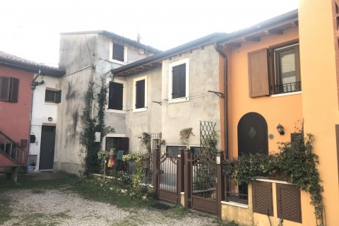 Casa di Corte indipendente a Pescantina Via Prognetta