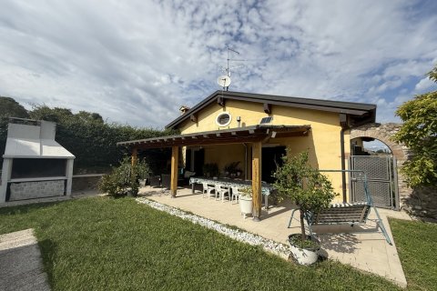 Bellisima Villetta in Vendita in Contesto Rurale di Campagna a Palazzolo di Sona Via Chiavica