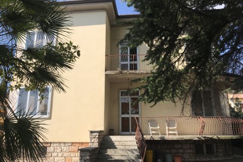 Villa Con Giardino in Vendita a Fumane di Valpolicella in Verona Via Roma