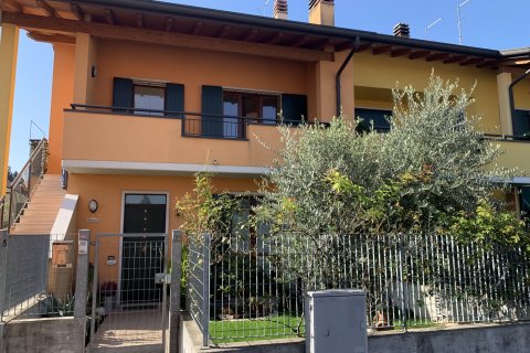 Appartamento indipendente in Vendita a Quaderni in via Monsignor dal gallo