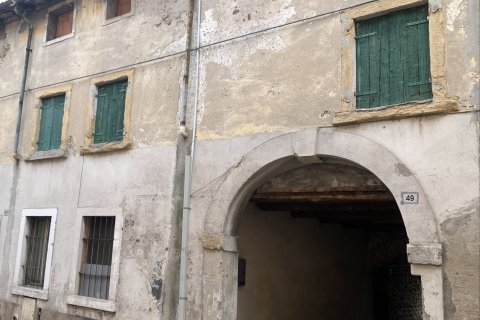 Rustico di Corte con Ingresso Indipendente in Centro Paese a Pescantina Via Ponte