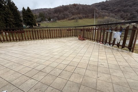 Ampio Appartamento in vendita a San Zeno di Montagna