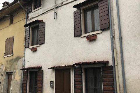 Casa indipendente in Vendita a Castelnuovo del Garda Via Solferino