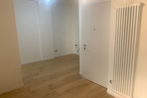 Appartamento Ristrutturato in Vendita a Verona Via Carlo Ederle