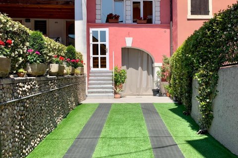 Rustico a schiera con giardino in Vendita a Pescantina
