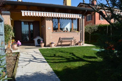 Villetta a Schiera con Giardino in Vendita a Ospedaletto di Pescantina Via Pretura