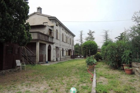 RUSTICO CON GIARDINO IN VENDITA IN VALPOLICELLA